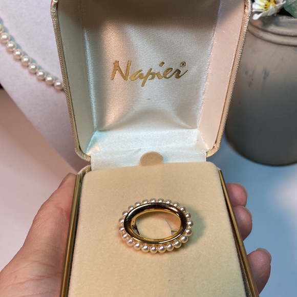 Vintage Set Napier Faux Pear Gold Tone Necklace & Oval Faux Pearl Brooch Pin - Picture 5 of 8